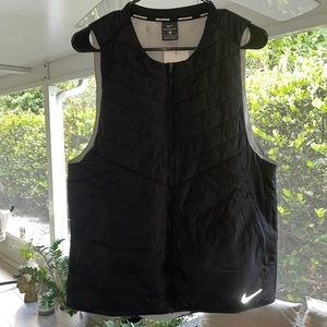 Brand new Nike AreoLayer Repel Vest!